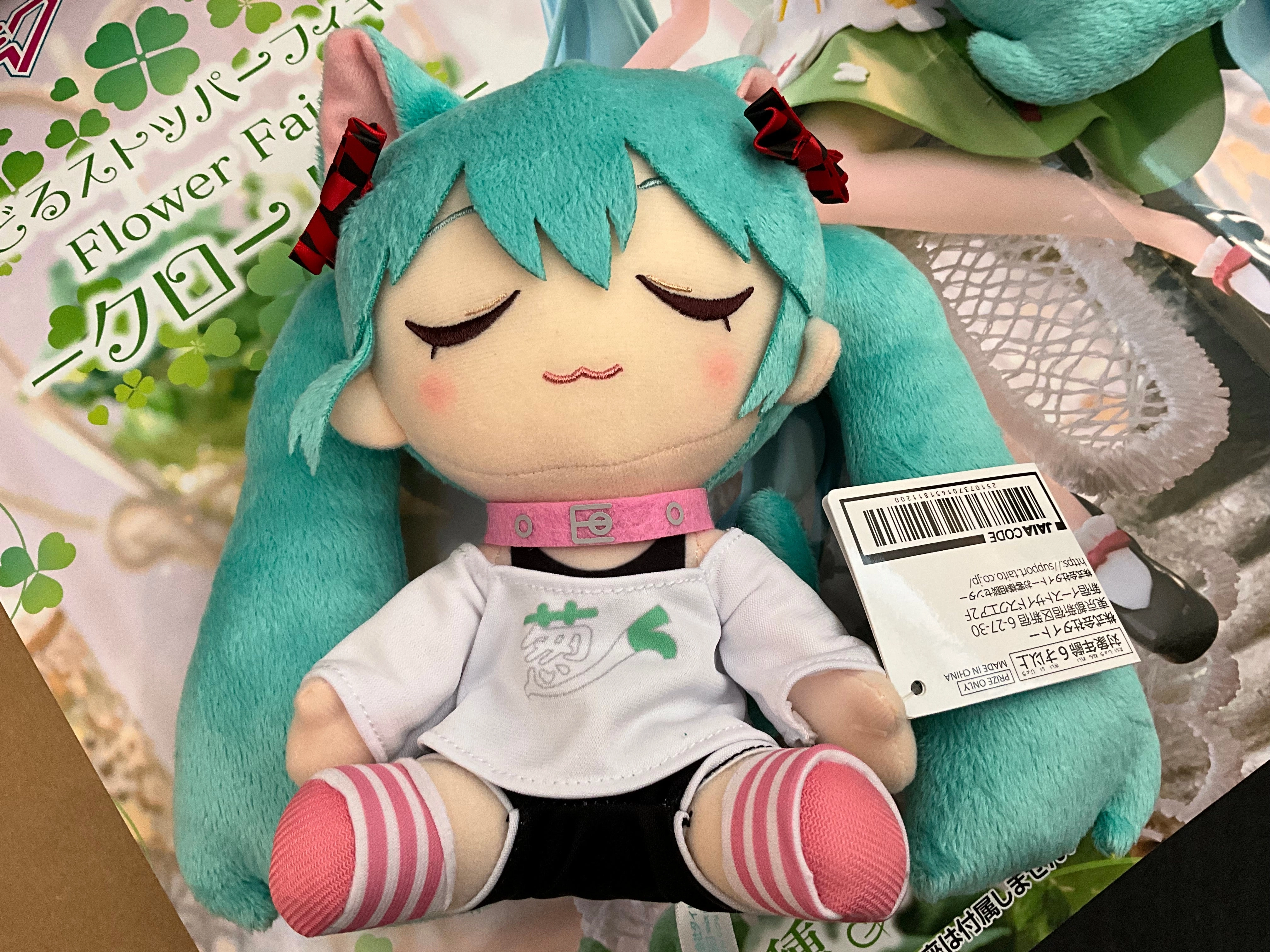 Ceiling Hung Chibi Showcase Taito Hatsune Miku Small Plush Type A Nekomimi T-Shirt Ver. (In-stock)
