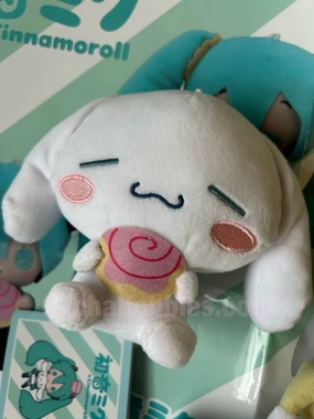 FuRyu Hatsune Miku x Sanrio Cinnamoroll Sleepy Small Plush Keychain Type C (In-stock) Anime Creation Protective Case