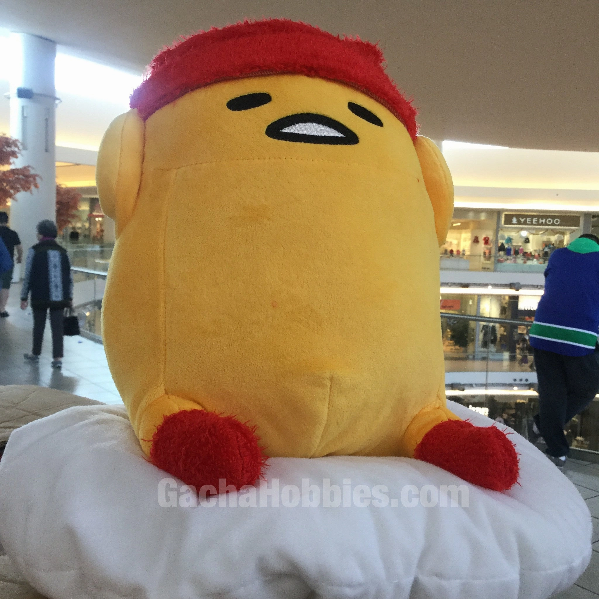 Gudetama Winter Plush with Furry Red Hat (In-stock) Paper Model