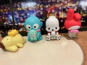 Community Pick Sanrio Characters Hold Plush Figure 4 Piece Set (In-stock)
