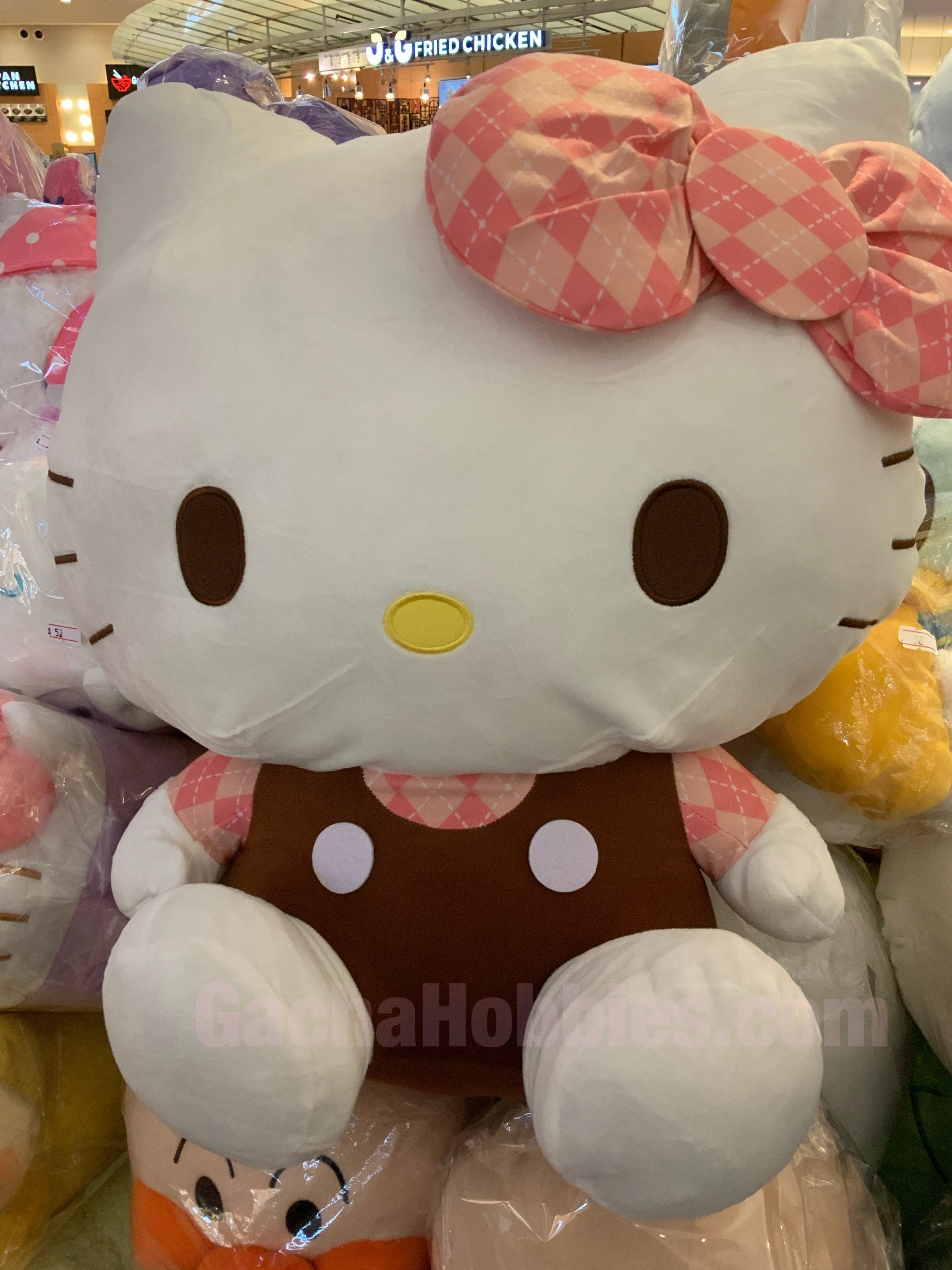 Sanrio Hello Kitty Checkered Pattern Giant Plush (In-stock) Realistic Sculpture Art Product