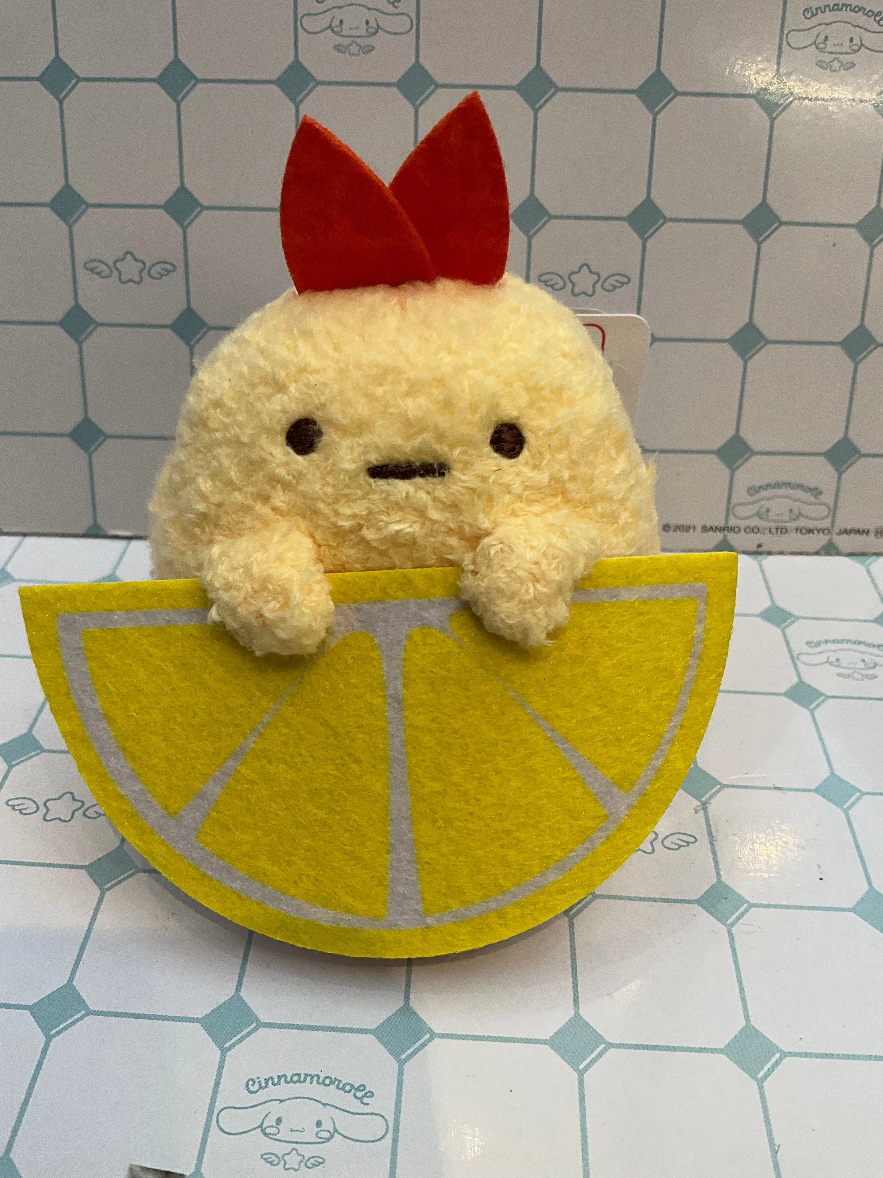 Variant Cover Sumikko Gurashi Ebifurai No Shippo with Lemon Small Plush Keychain (In-stock)