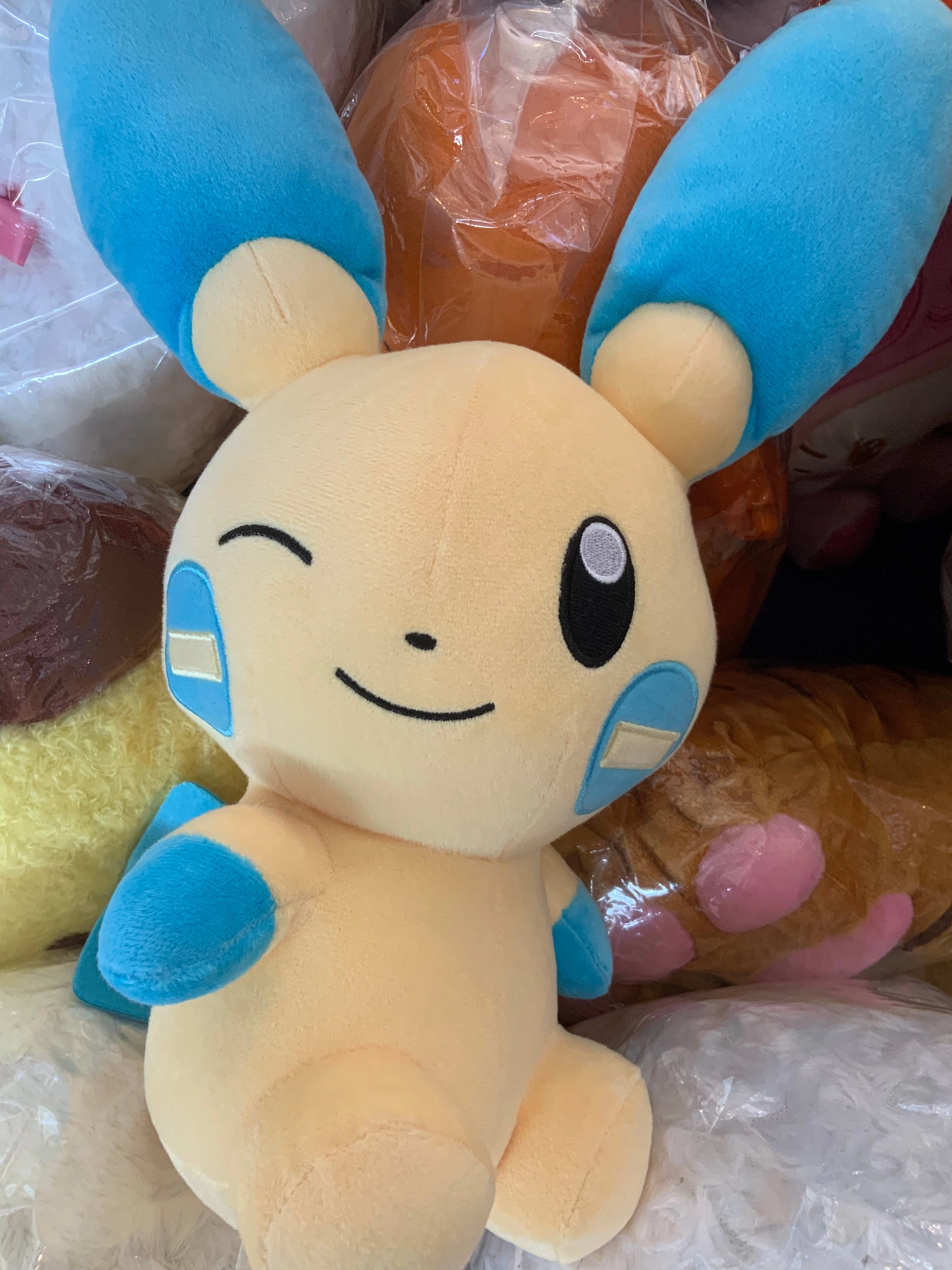 Pokemon Minun Tsuretette Wink Medium Plush (In-stock) Interactive Exhibit Cultural Icon